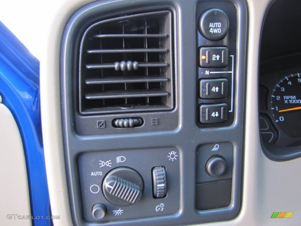 2004 Chevrolet Silverado 1500 LS Extended Cab 4x4 Controls Photo #69096464