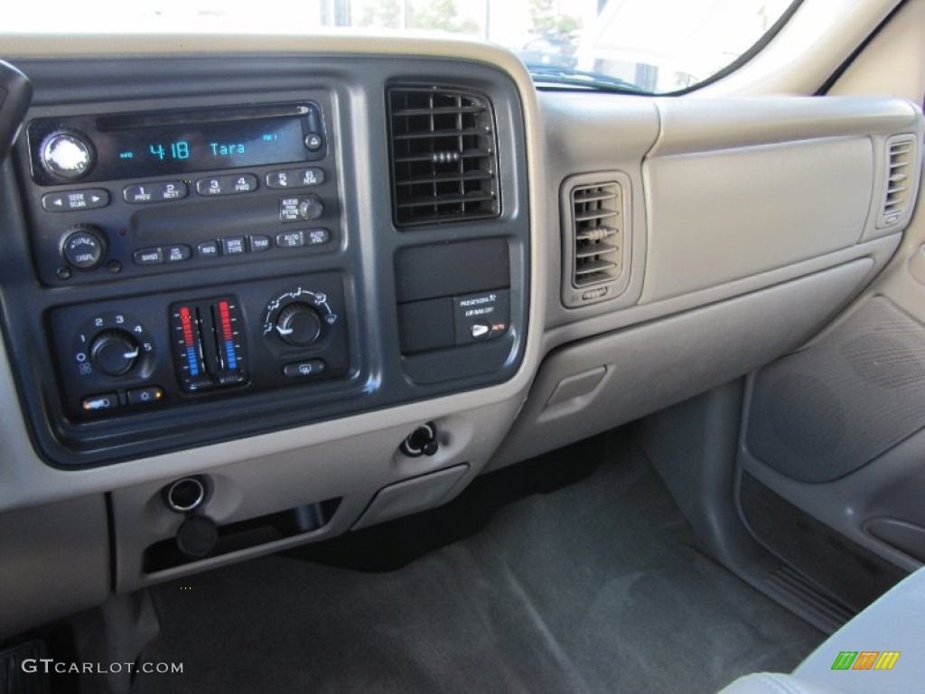 2004 Chevrolet Silverado 1500 LS Extended Cab 4x4 Controls Photo #69096482