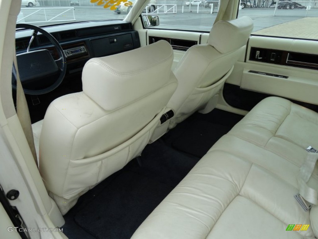 1992 Cadillac DeVille Sedan Rear Seat Photo #69098978