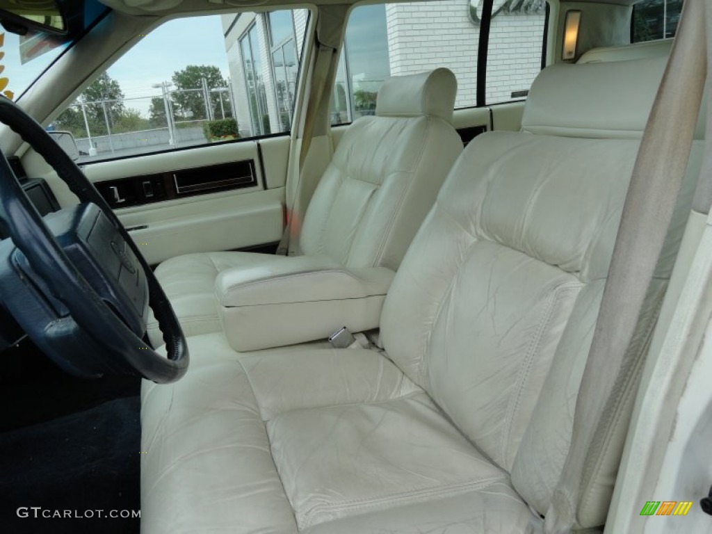 1992 Cadillac DeVille Sedan Front Seat Photo #69098993