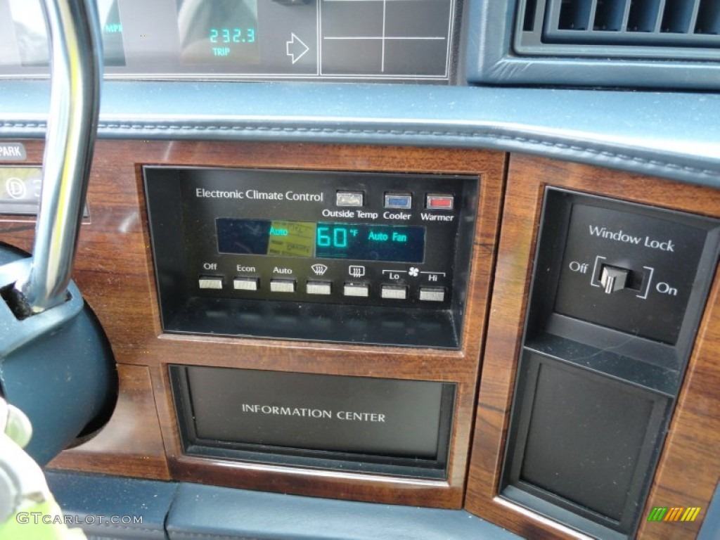 1992 Cadillac DeVille Sedan Controls Photo #69099063