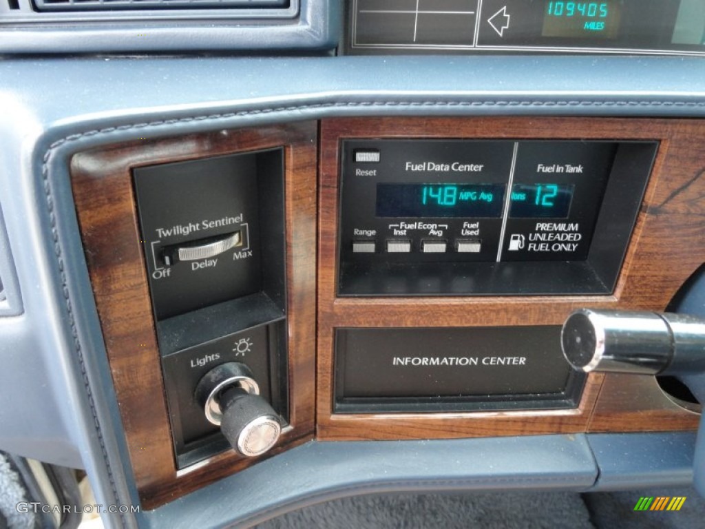 1992 Cadillac DeVille Sedan Controls Photo #69099076