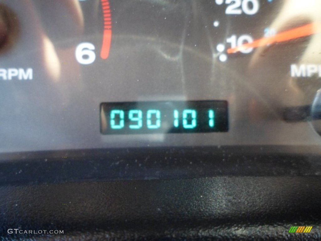 2004 Wrangler X 4x4 - Light Khaki Metallic / Khaki photo #21