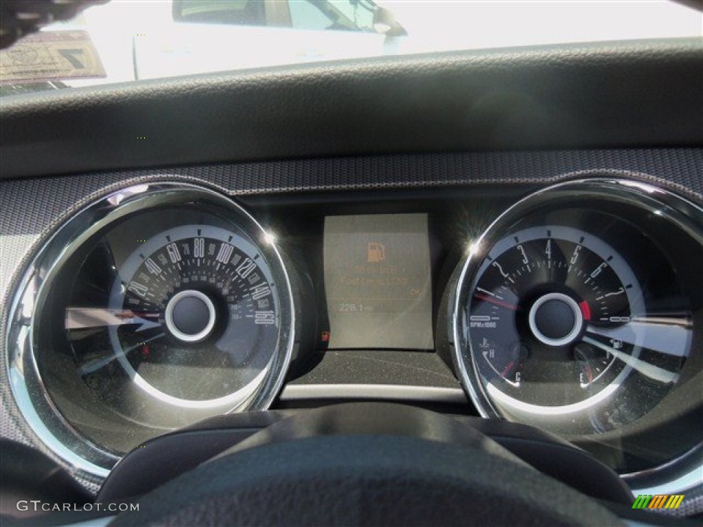 2013 Ford Mustang GT Premium Convertible Gauges Photo #69106013