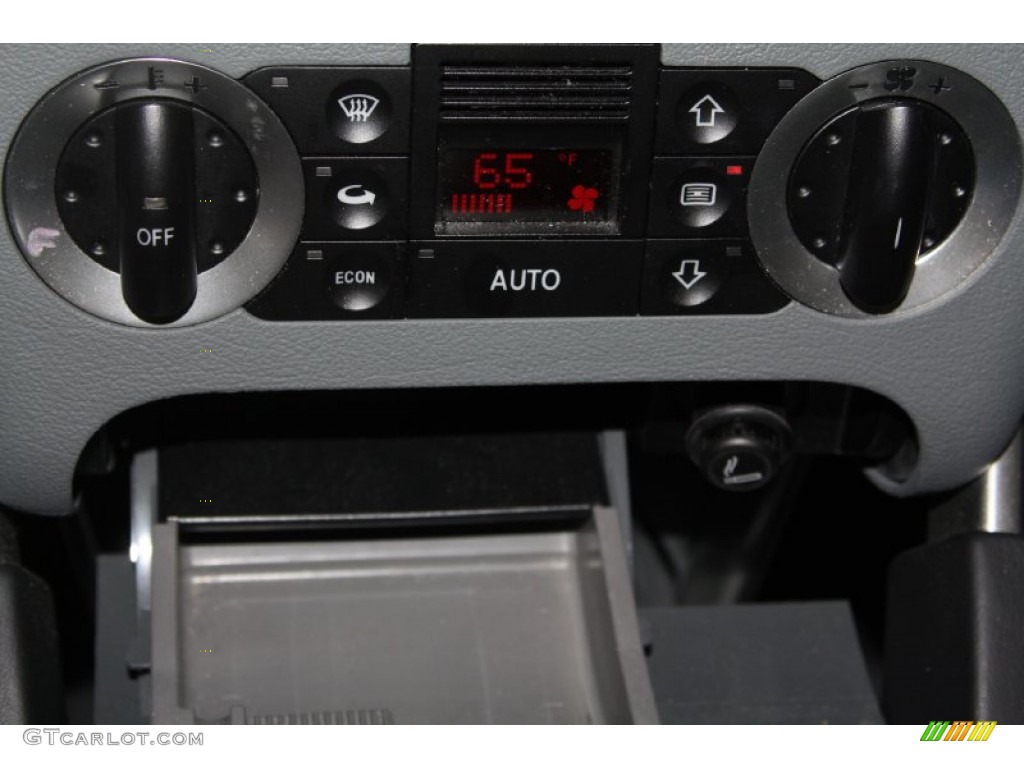 2006 Audi TT 1.8T quattro Coupe Controls Photo #69112515