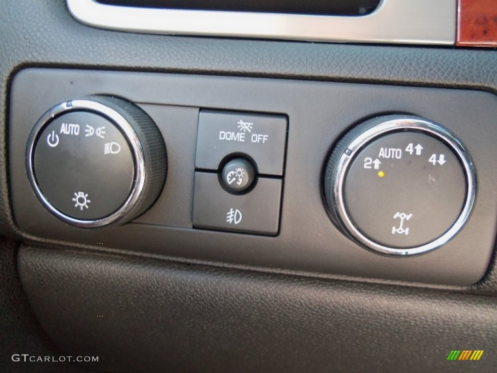 2013 Chevrolet Avalanche LT 4x4 Black Diamond Edition Controls Photo #69117681