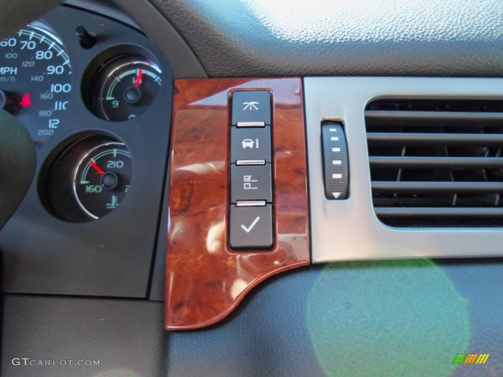 2013 Chevrolet Avalanche LT 4x4 Black Diamond Edition Controls Photo #69117701