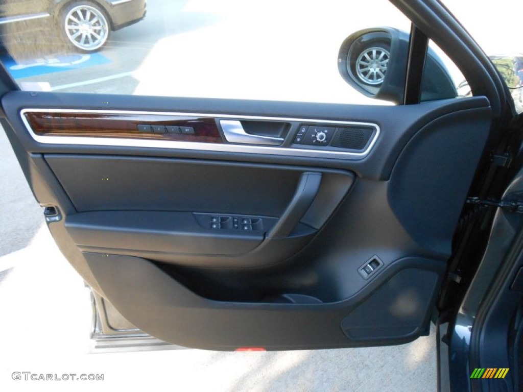 2013 Volkswagen Touareg VR6 FSI Lux 4XMotion Black Anthracite Door Panel Photo #69122567