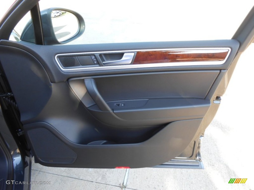 2013 Volkswagen Touareg VR6 FSI Lux 4XMotion Black Anthracite Door Panel Photo #69122585