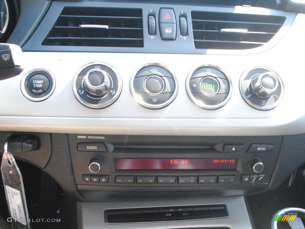 2009 BMW Z4 sDrive30i Roadster Controls Photo #69123384