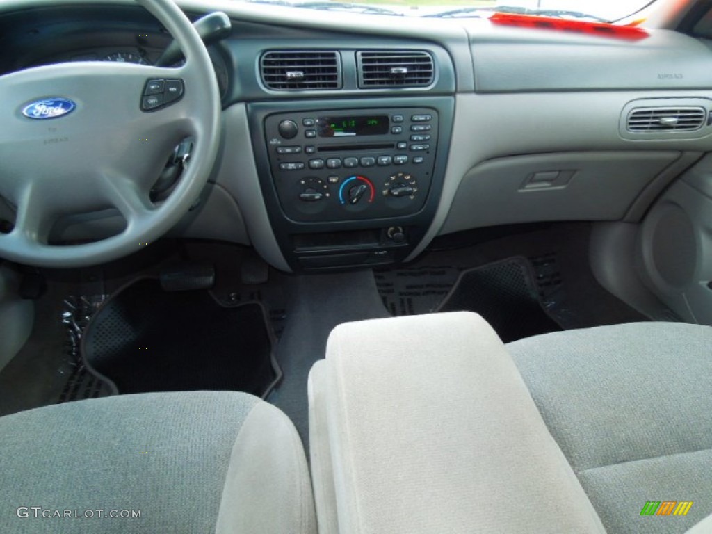 2001 Taurus SE Wagon - Medium Royal Blue Metallic / Medium Graphite photo #17