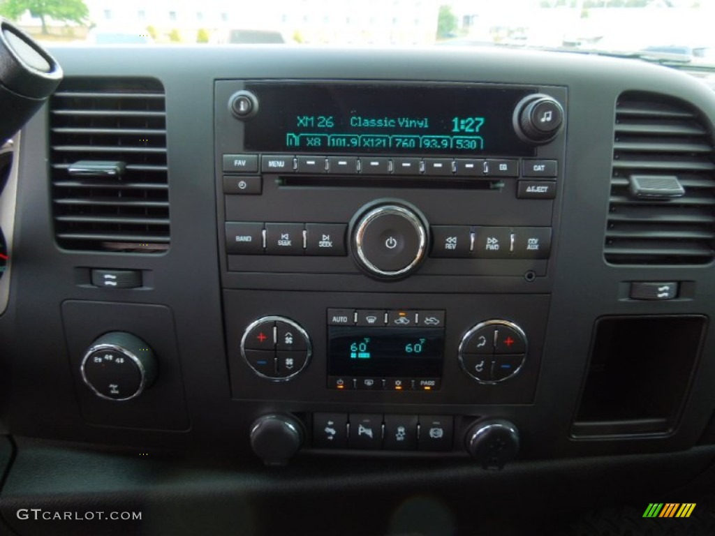 2013 Chevrolet Silverado 2500HD LT Extended Cab 4x4 Controls Photo #69139283