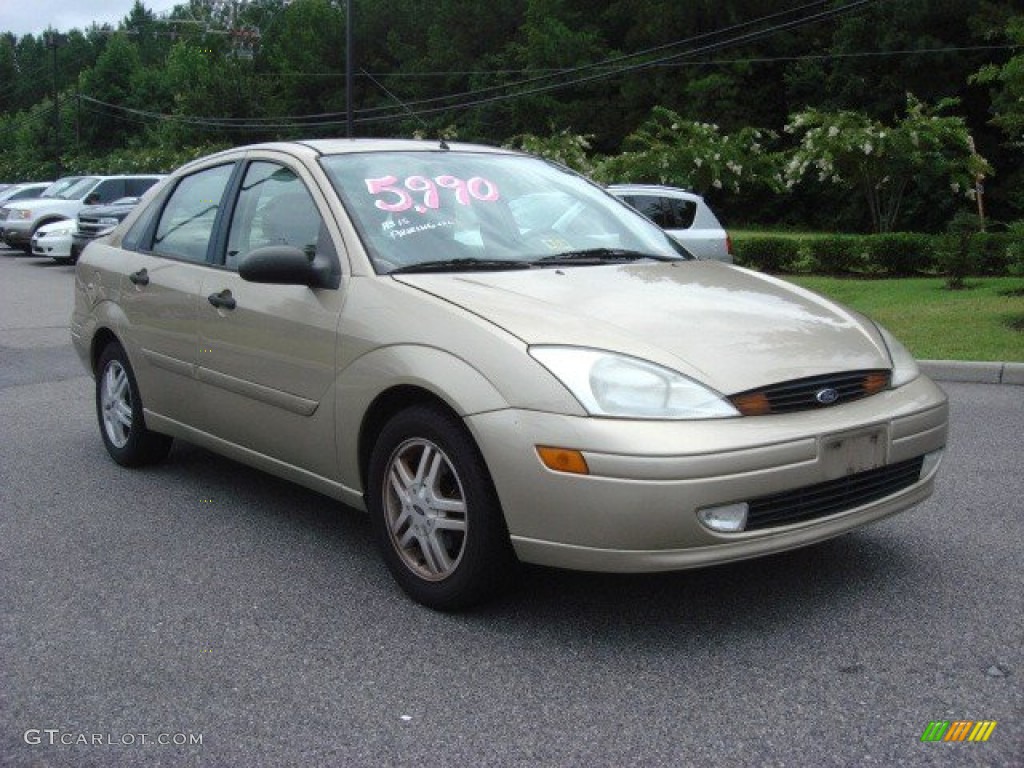 2000 Focus SE Sedan - Fort Knox Gold Metallic / Medium Parchment photo #6