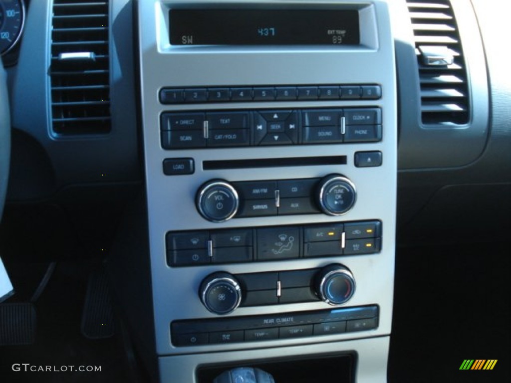 2011 Ford Flex SE Controls Photos