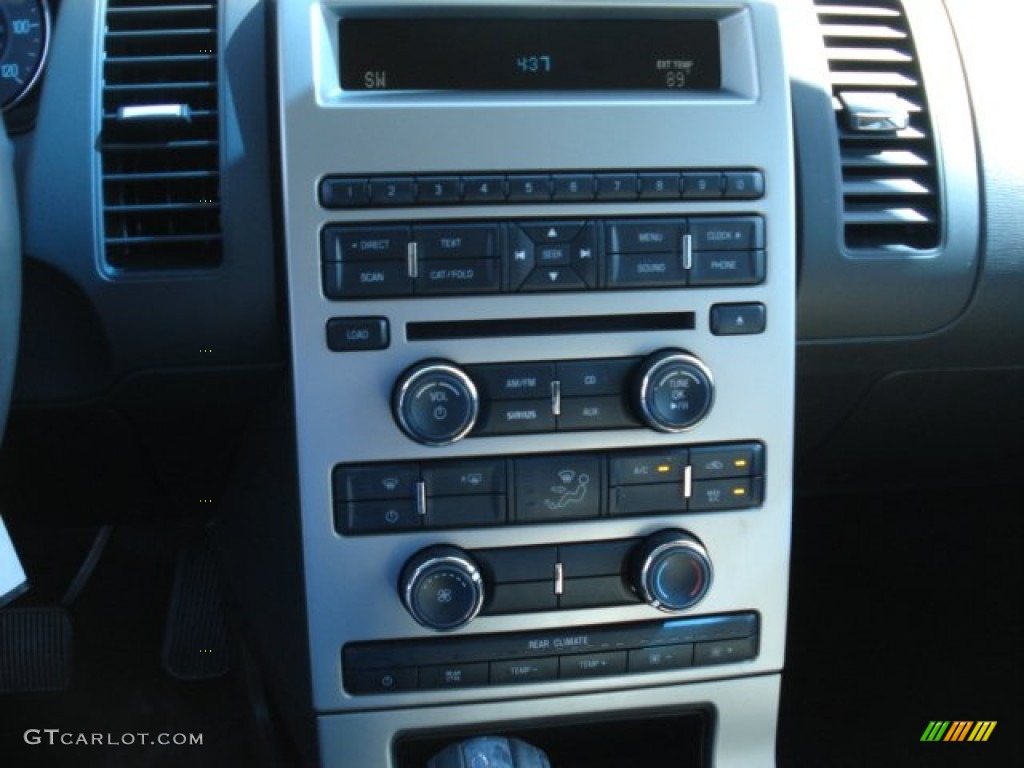 2011 Ford Flex SE Controls Photos