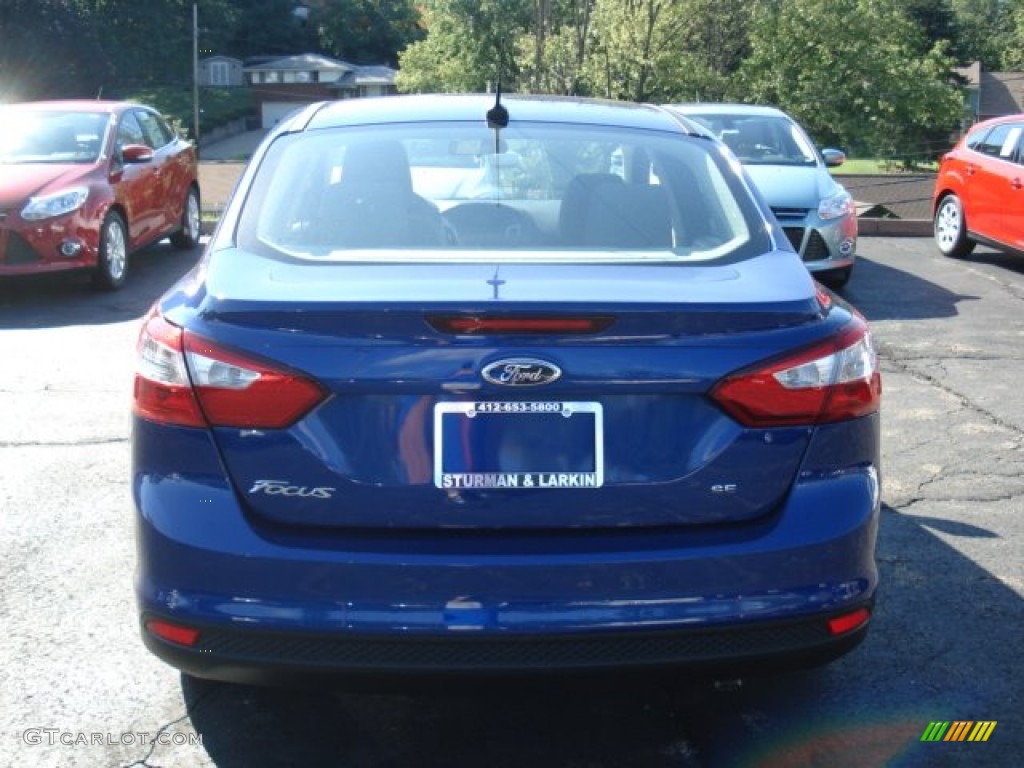 2012 Focus SE Sedan - Sonic Blue Metallic / Stone photo #5