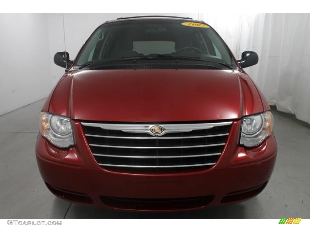 2007 Town & Country Touring - Inferno Red Crystal Pearl / Medium Slate Gray photo #2