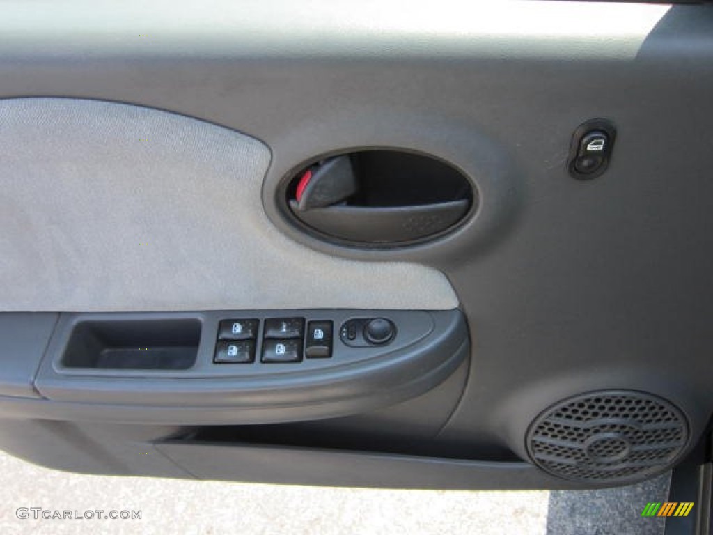 2004 ION 3 Sedan - Storm Grey / Grey photo #18