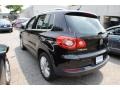 Deep Black Metallic - Tiguan SE 4Motion Photo No. 4