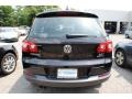 Deep Black Metallic - Tiguan SE 4Motion Photo No. 5