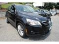 Deep Black Metallic - Tiguan SE 4Motion Photo No. 7