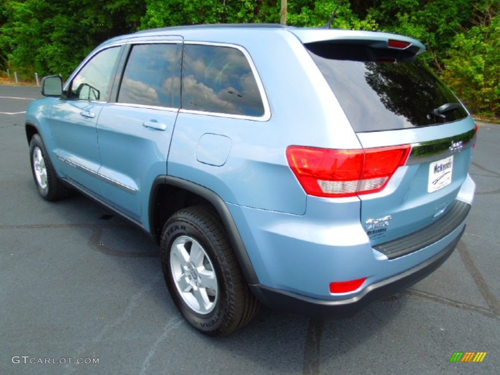 2013 Grand Cherokee Laredo 4x4 - Winter Chill Pearl / Black photo #5