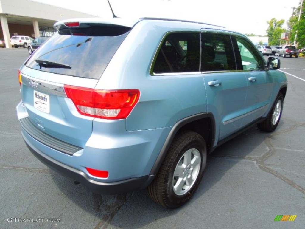 2013 Grand Cherokee Laredo 4x4 - Winter Chill Pearl / Black photo #6