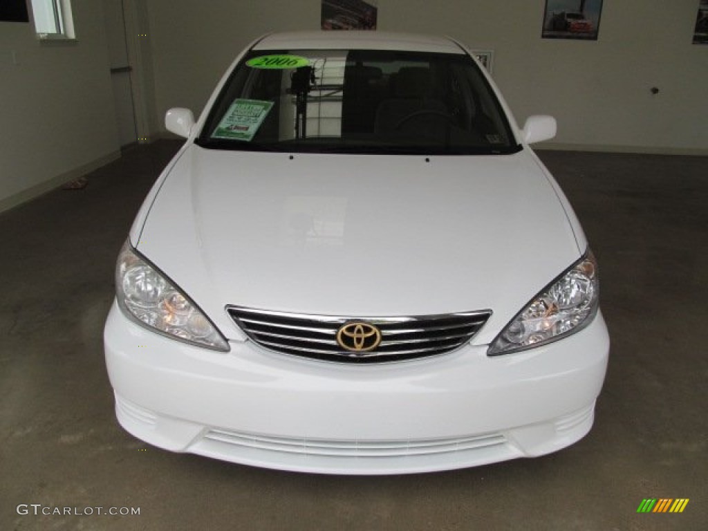 2006 Camry LE - Super White / Taupe photo #4
