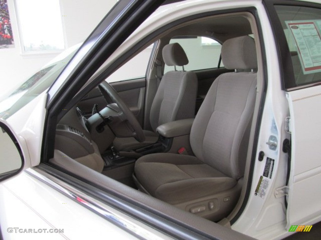 2006 Camry LE - Super White / Taupe photo #10