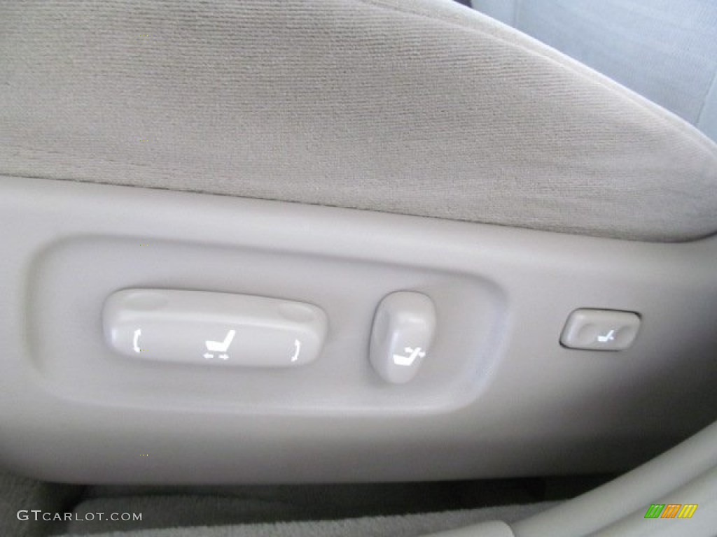 2006 Camry LE - Super White / Taupe photo #11