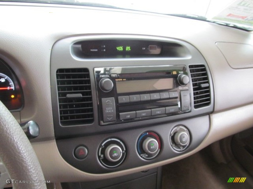 2006 Camry LE - Super White / Taupe photo #13