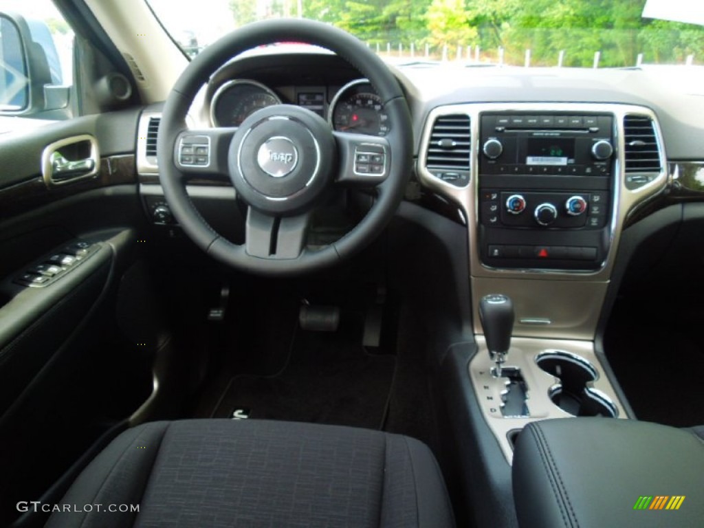 2013 Grand Cherokee Laredo 4x4 - Winter Chill Pearl / Black photo #16