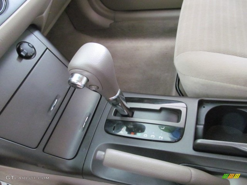 2006 Camry LE - Super White / Taupe photo #14