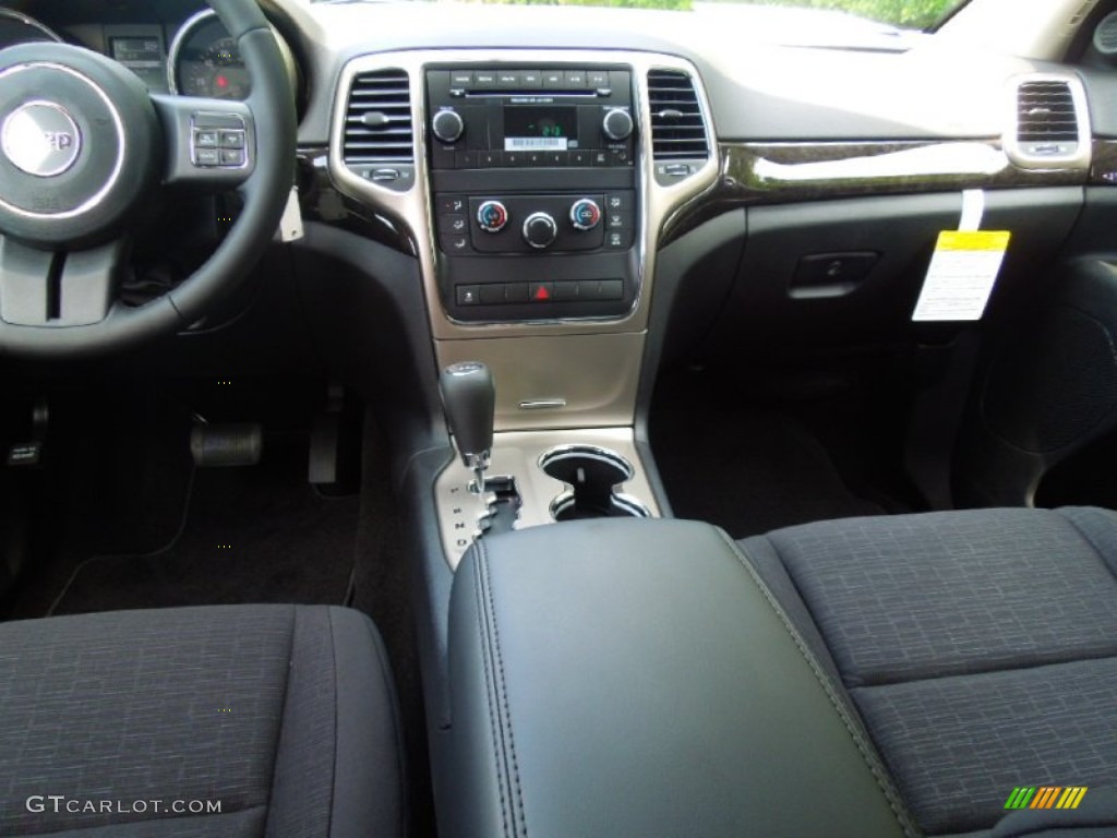 2013 Grand Cherokee Laredo 4x4 - Winter Chill Pearl / Black photo #17