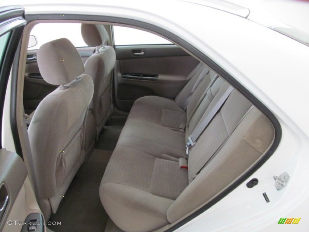 2006 Camry LE - Super White / Taupe photo #16