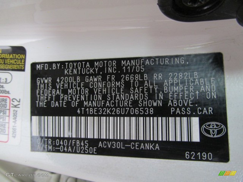 2006 Camry LE - Super White / Taupe photo #19