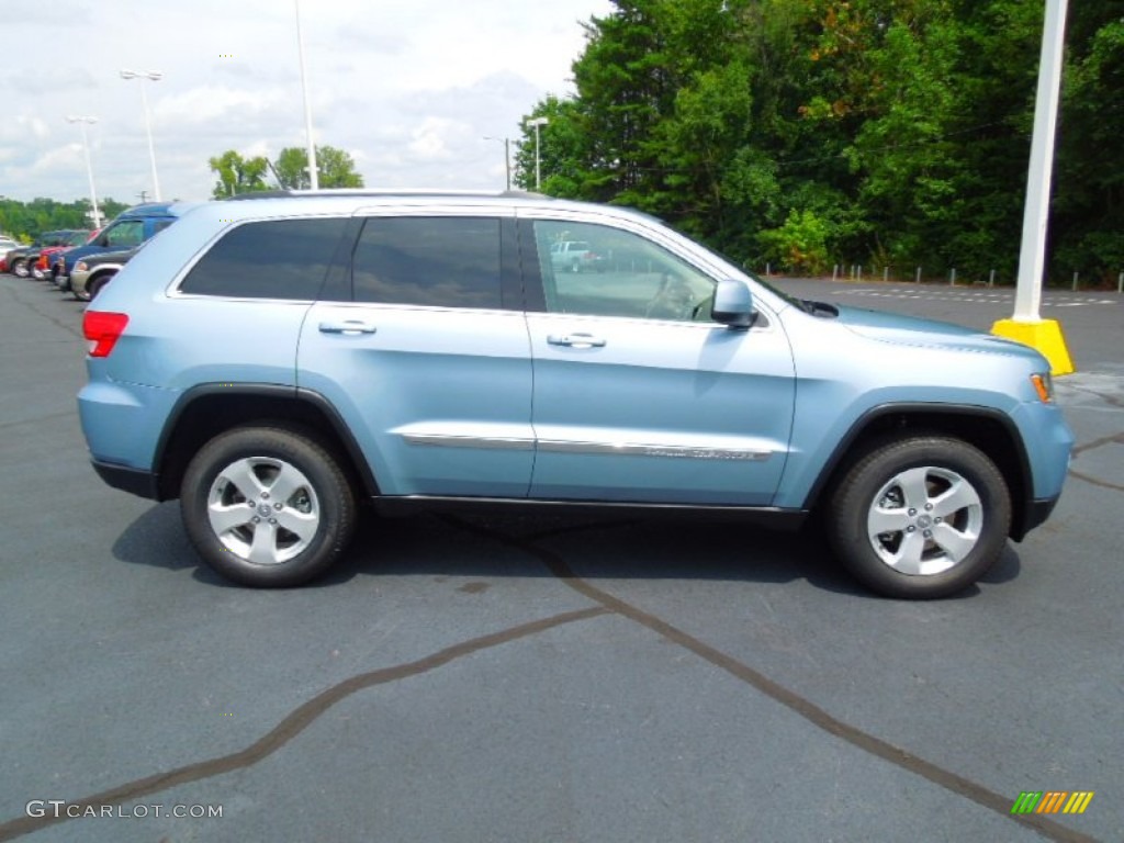 2013 Grand Cherokee Laredo X Package 4x4 - Winter Chill Pearl / Dark Graystone/Medium Graystone photo #4