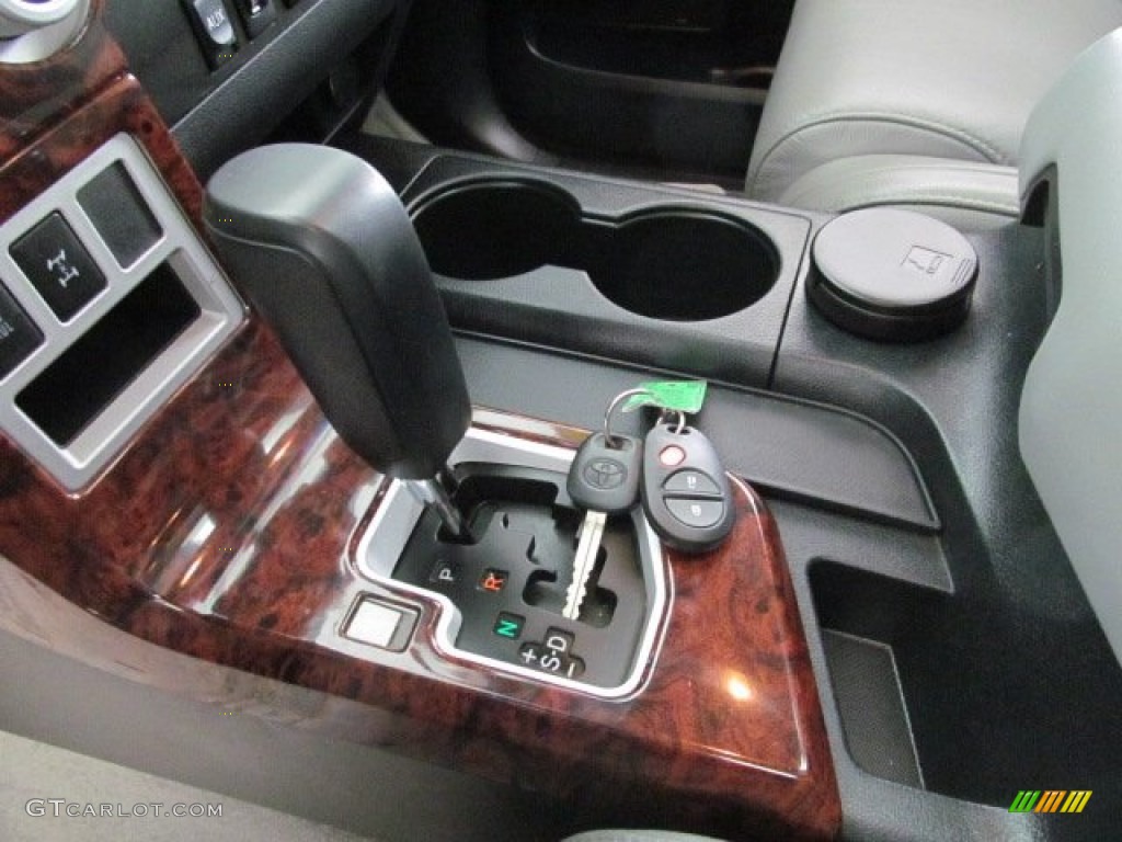 2008 Sequoia SR5 4WD - Timberland Green Mica / Graphite photo #17