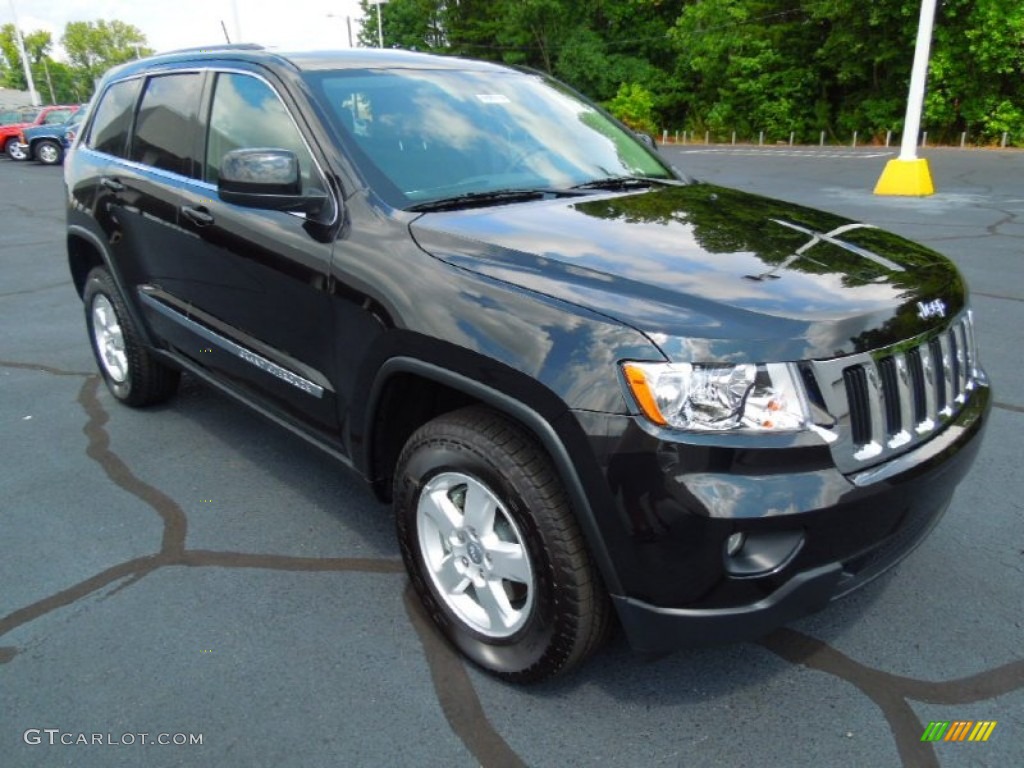 2013 Grand Cherokee Laredo 4x4 - Brilliant Black Crystal Pearl / Dark Graystone/Medium Graystone photo #1