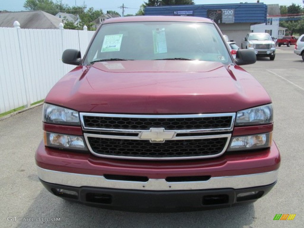 2006 Silverado 1500 LT Extended Cab 4x4 - Sport Red Metallic / Dark Charcoal photo #4