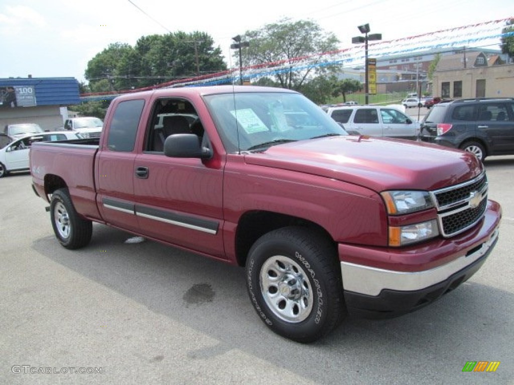 2006 Silverado 1500 LT Extended Cab 4x4 - Sport Red Metallic / Dark Charcoal photo #5