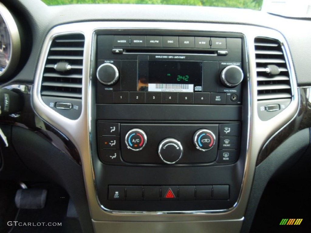 2013 Grand Cherokee Laredo 4x4 - Bright Silver Metallic / Black photo #12