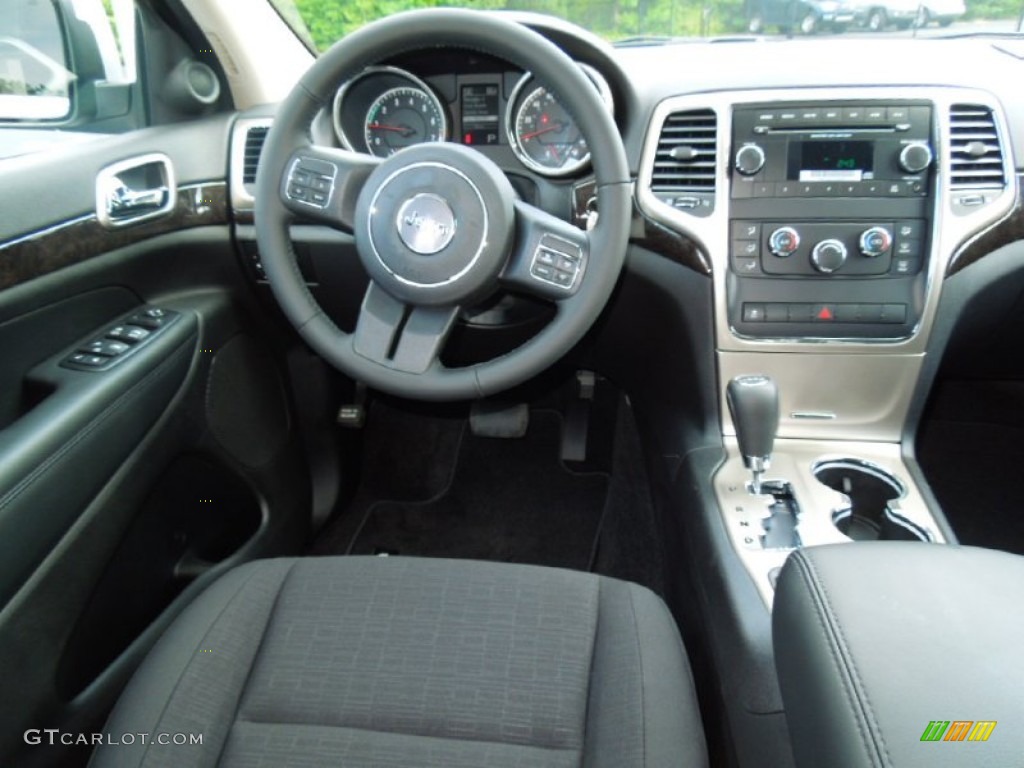 2013 Grand Cherokee Laredo 4x4 - Bright Silver Metallic / Black photo #16