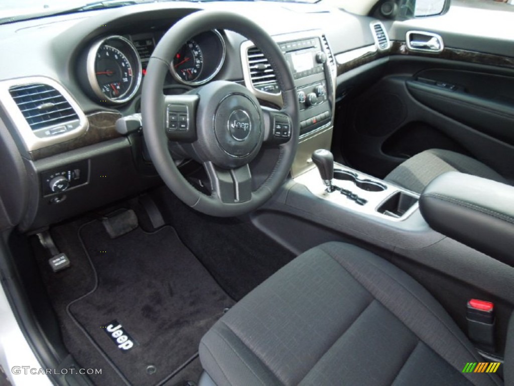 2013 Grand Cherokee Laredo 4x4 - Bright Silver Metallic / Black photo #25