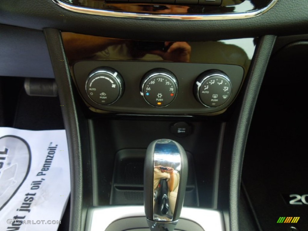 2013 Chrysler 200 Limited Sedan Controls Photo #69161215