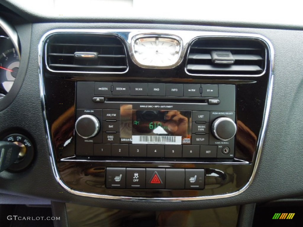 2013 Chrysler 200 Limited Sedan Audio System Photo #69161221