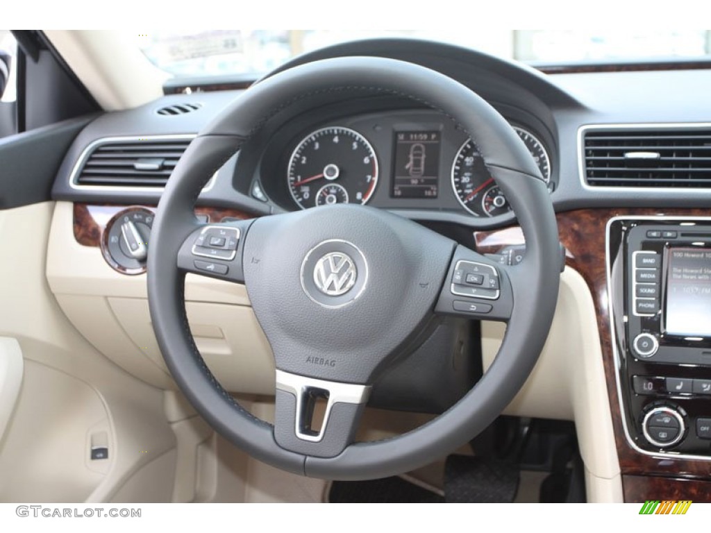2013 Volkswagen Passat V6 SEL Steering Wheel Photos