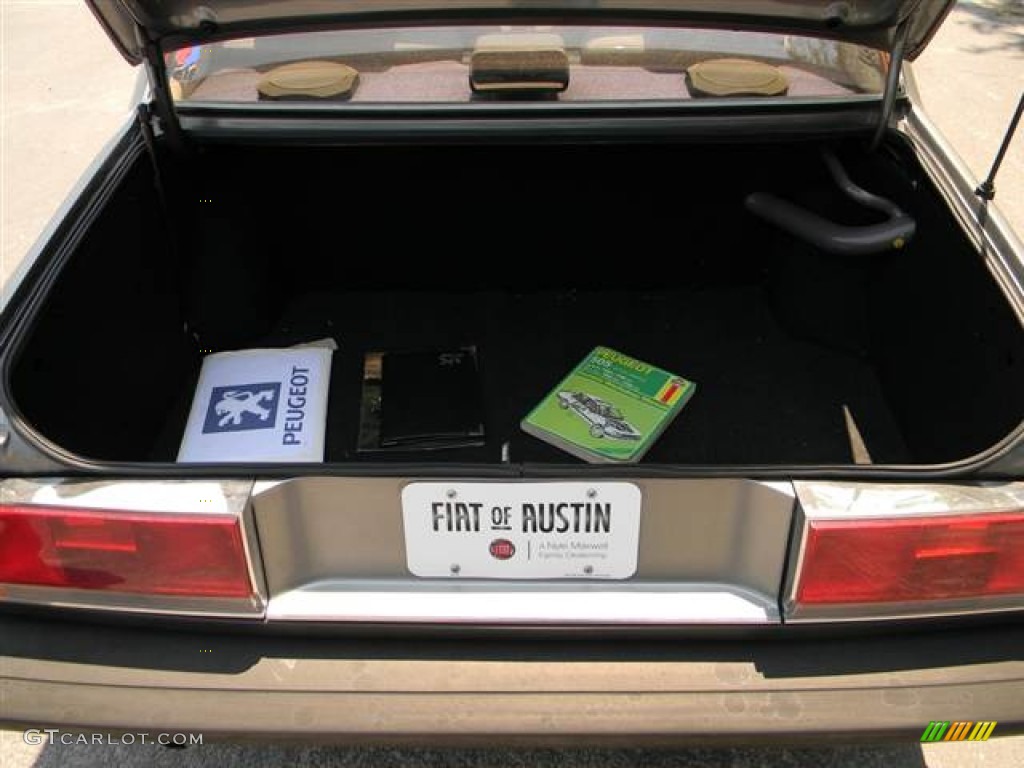 1986 Peugeot 505 STI Sedan Trunk Photos