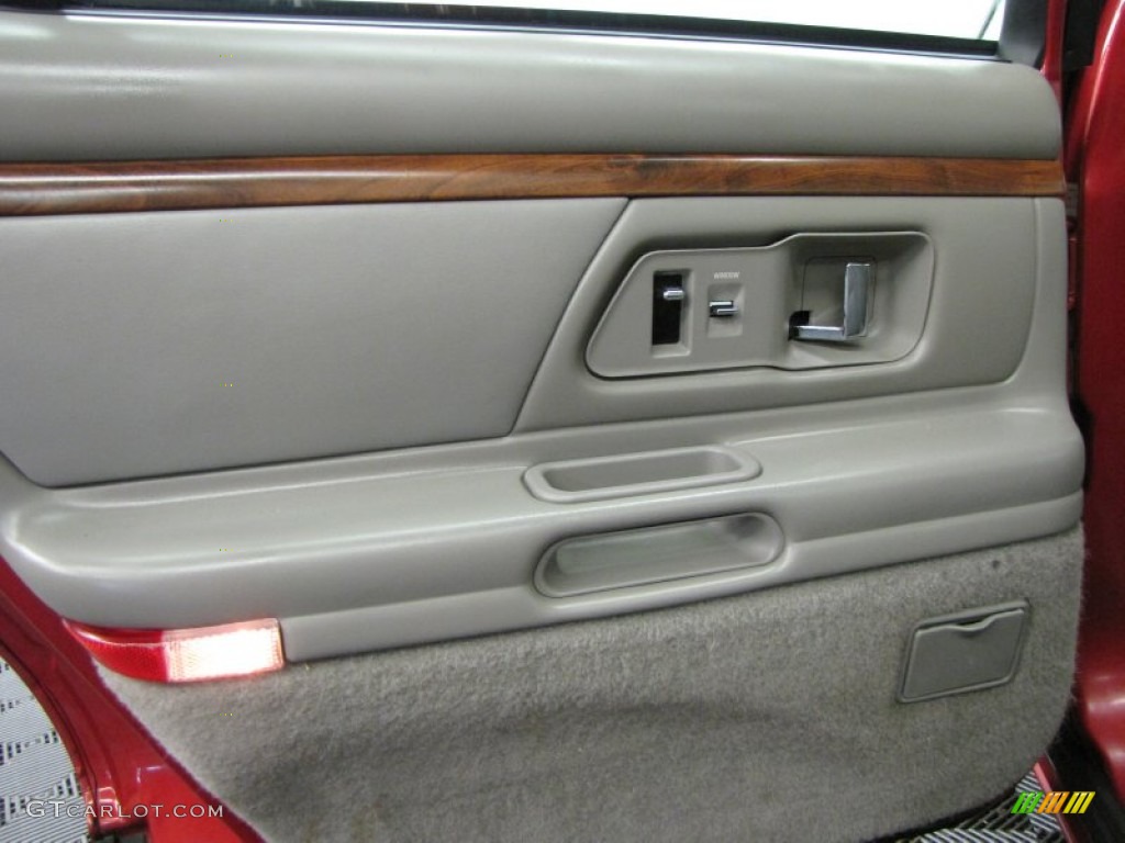 1999 Oldsmobile Eighty-Eight LS Door Panel Photos
