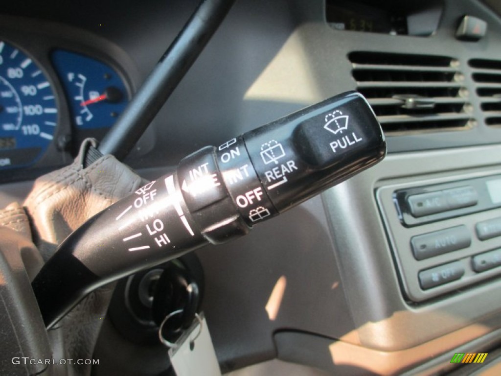 2001 Toyota Sienna XLE Controls Photo #69173495